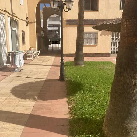 Punta Prima 2 Bed Apartment, 1 Bathroom, 1 Living Area, Kitchen, Shared Pool Punta Prima (Alicante)