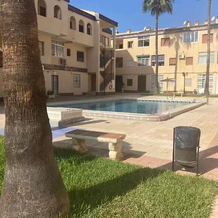 Punta Prima 2 Bed Apartment, 1 Bathroom, 1 Living Area, Kitchen, Shared Pool 아파트 *