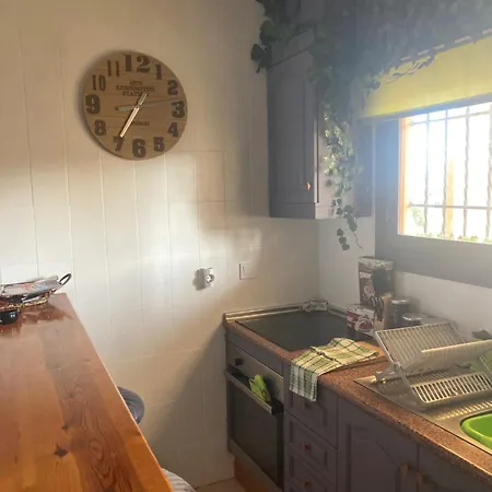 Punta Prima 2 Bed Apartment, 1 Bathroom, 1 Living Area, Kitchen, Shared Pool * Punta Prima (Alicante)