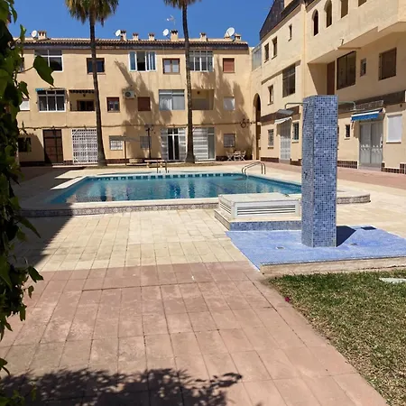 Punta Prima 2 Bed Apartment, 1 Bathroom, 1 Living Area, Kitchen, Shared Pool * Punta Prima (Alicante)